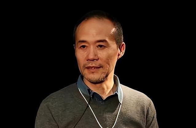 万科巨亏千亿高管失联，七十五岁王石境遇凄凉，难道真是报应？