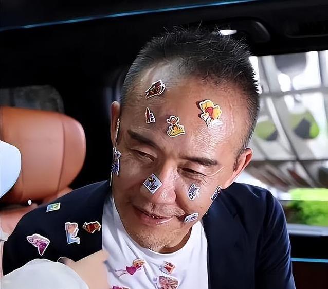 万科巨亏千亿高管失联，七十五岁王石境遇凄凉，难道真是报应？