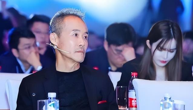 万科巨亏千亿高管失联，七十五岁王石境遇凄凉，难道真是报应？