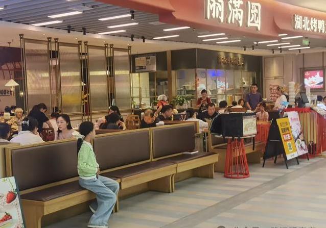 武汉青山印象城从冷清到爆火,靠哪四招逆袭老牌商圈?