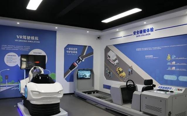 员工亲身一试就后怕，高空坠落模拟让老工人彻底改了安全习惯？